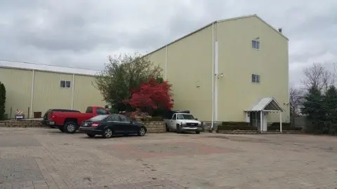 Three-Lot Industrial Building with Overhead Doors