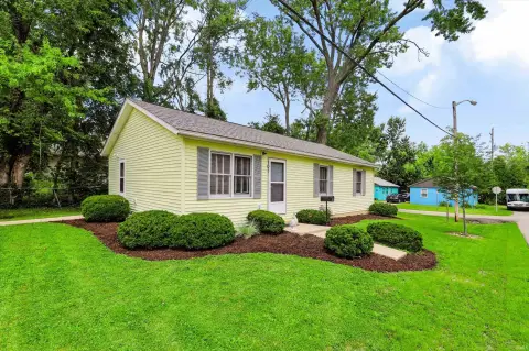 Low-Maintenance Ranch Income Home