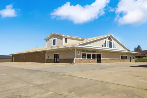 Versatile Commercial Building with Living Quarters