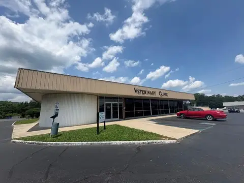 High-Traffic Commercial Property Near I-75