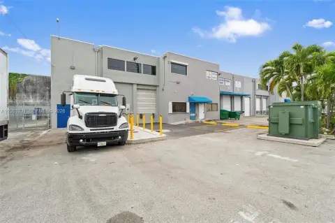 Turnkey Warehouse in Prime Location