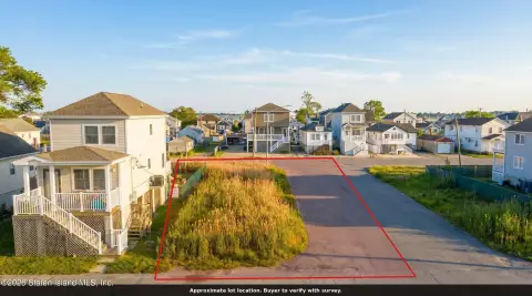 Buildable Lot in Hamilton Beach