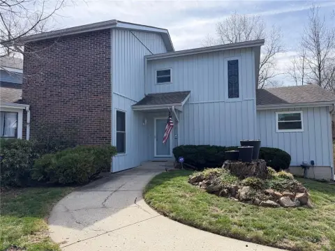 Spacious Duplex with Sunroom