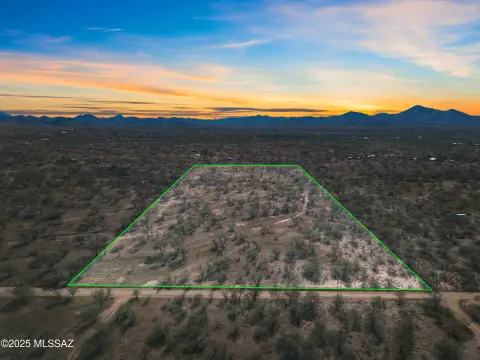 Fully Fenced Acreage Near Town