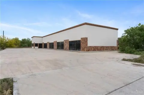 Commercial Plaza Investment Opportunity