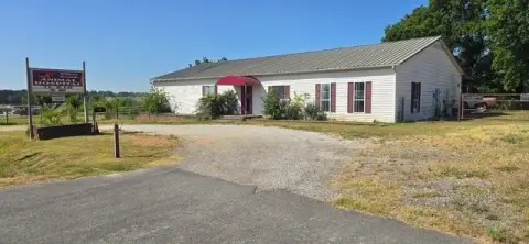Corner Veterinary Office with Expansion Pad