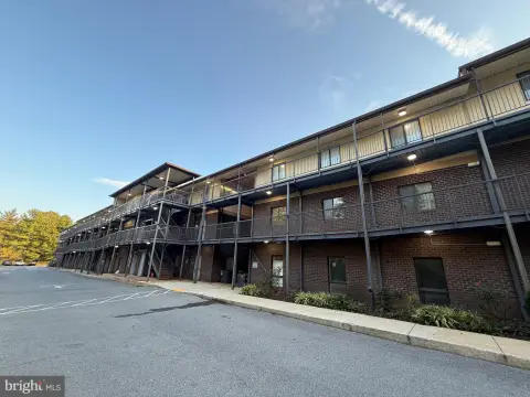 Office Units on a Large Site