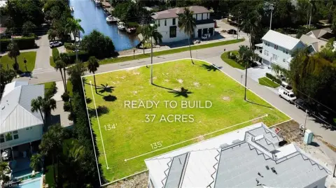 Oversized Lot in Bay Park