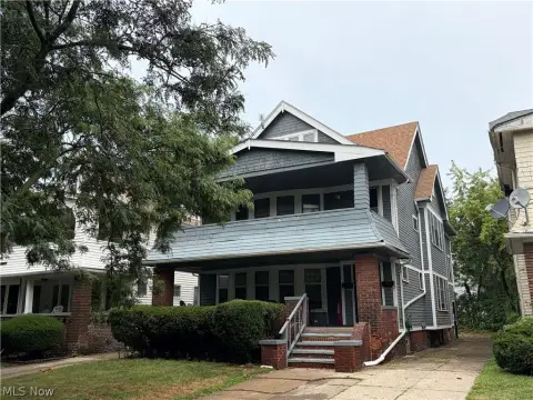 Duplex with Vacant Upper Unit