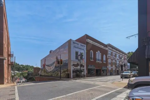 Fully Leased Mixed-Use Building