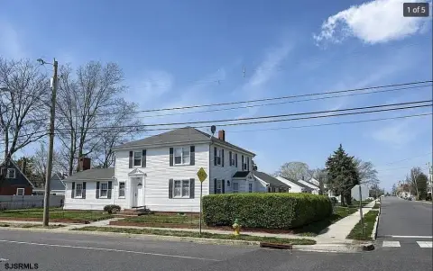 Refurbished Duplex With Rear Deck