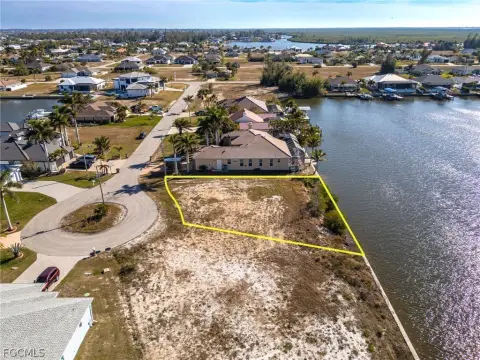 Waterfront Lot in Cape Coral
