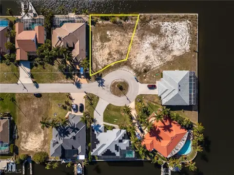 Waterfront Lot in Cape Coral