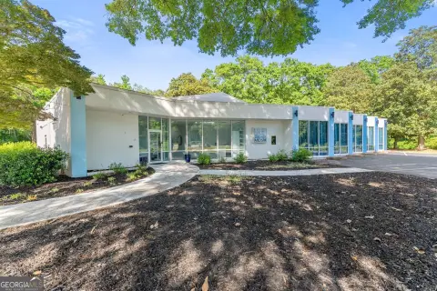 Renovated Commercial Property in Jefferson