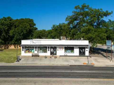 Prime Commercial Building in Lampasas
