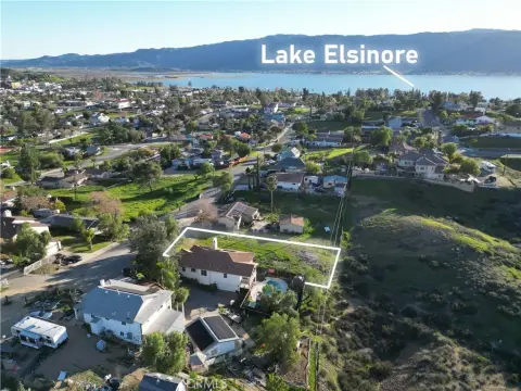 Lake Elsinore Lot Near Beach