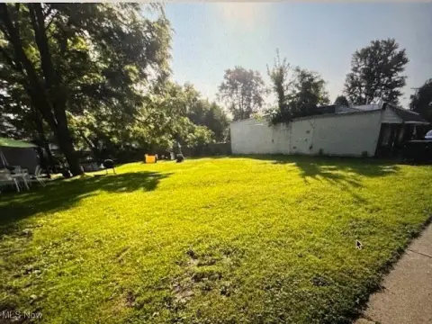 Residential Land in Elyria, OH