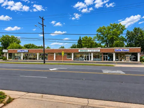 4-Store Retail Plaza