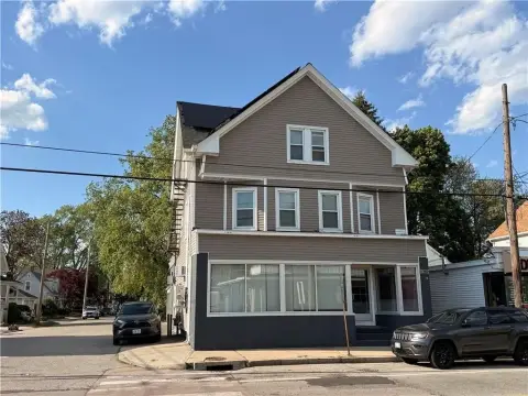 Mixed-Use Property with Townhouse Residence