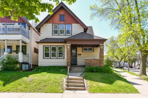 Charming Duplex in Bay View