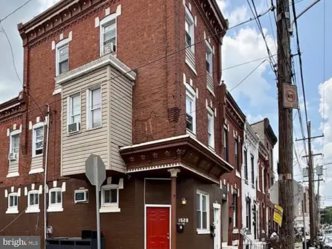 Philadelphia Triplex with Income Potential
