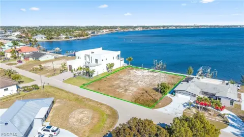 Riverfront Homesite in Cape Coral