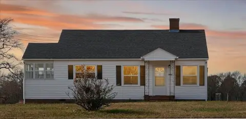 Updated Cottage in Mecklenburg County