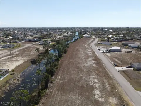 Waterfront Lot in Cape Coral