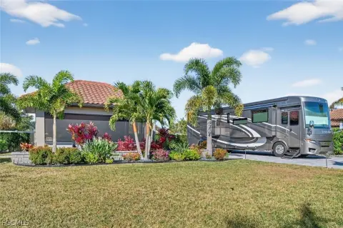 Luxury Motorcoach Resort Oversized Lot