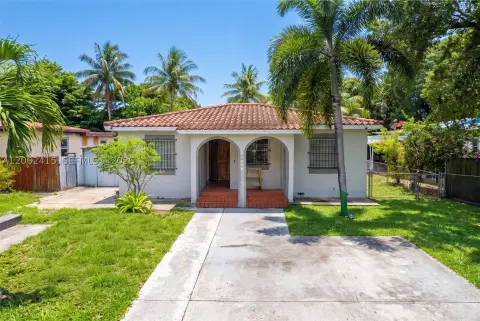 Three-Unit Triplex with Oversized Lot