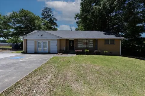 Versatile Commercial Property in Riverdale
