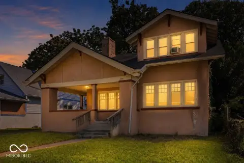 Craftsman Duplex with Shared Laundry