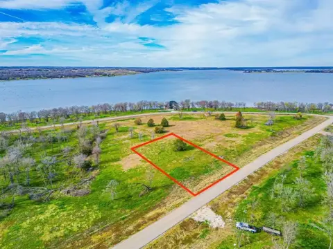 Water View Land in Corsicana