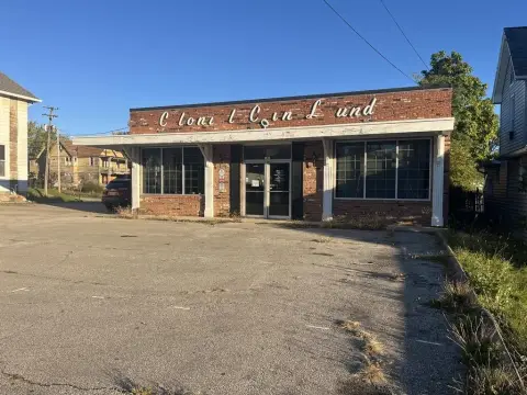 Neighborhood Laundry Storefront