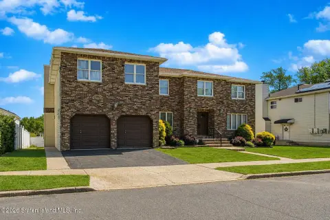Colonial Multifamily in Tottenville