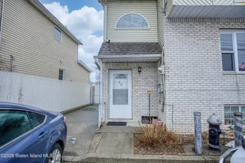 Colonial End-Unit Townhome