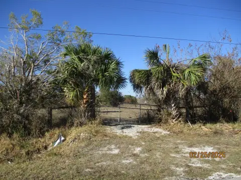 Fenced Buildable Acreage