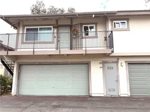 End-Unit Quadruplex Residence