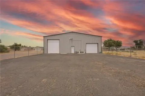 Fenced Flex Space With Living Area