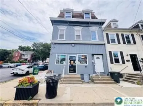 Mixed-Use Property with Apartment