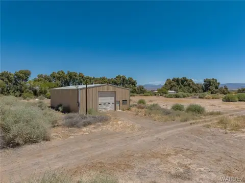 Insulated Flex Space with Drive-Through