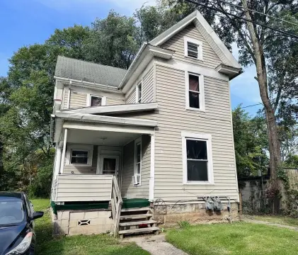 Two-Unit Duplex with Side Yard