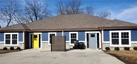 Nearly New Oak Grove Duplex