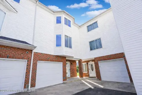 Renovated End-Unit Townhouse