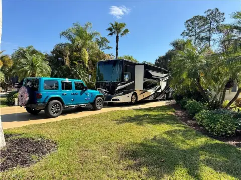 RiverBend Motorcoach Resort Back-In Lot