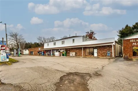 Mixed-Use Investment Plaza Opportunity