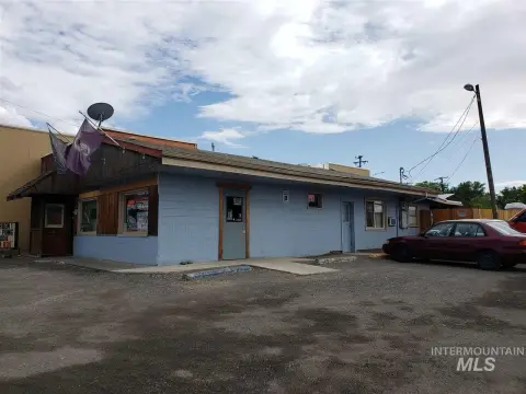 Open-Plan Masonry Storefront
