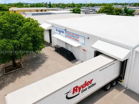 Flex Warehouse with Grade-Level Door