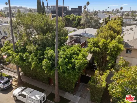LAR3-Zoned Duplex with Parking
