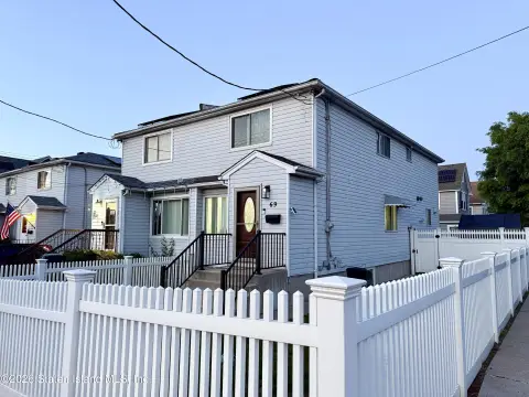 Renovated Colonial 3-Bed Home
